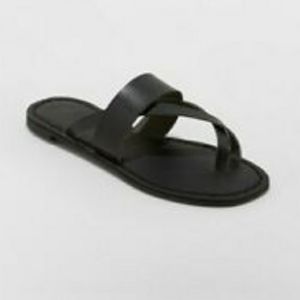 WOMEN'S KADEN FAUX LEATHER FLIP FLOP SANDALS